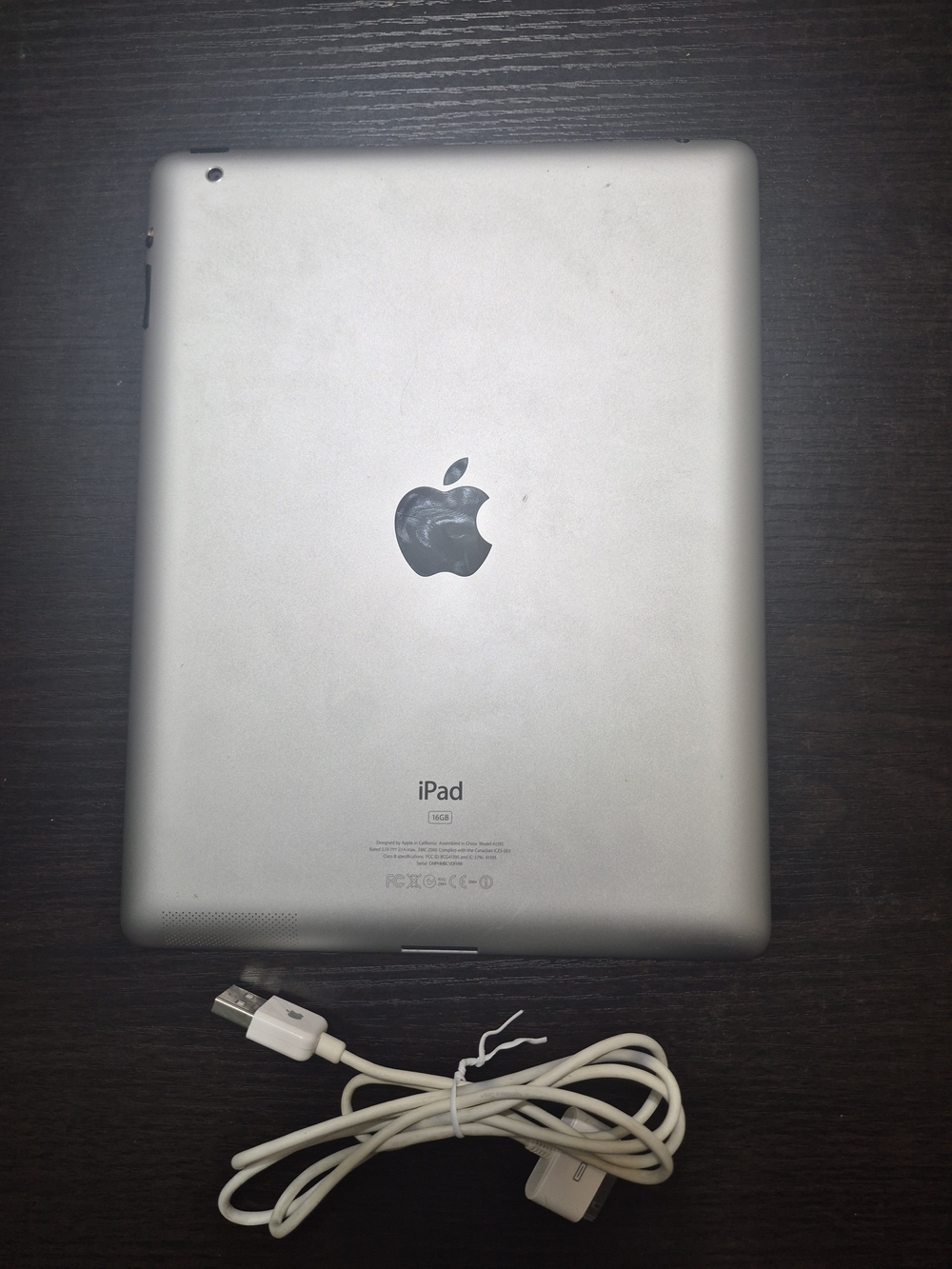 Apple iPad 2nd Gen 16GB, Wi-Fi, 9.7in - [Black] (A1395) iOS 9.3.5 W/Charger EUC - Picture 5 of 7